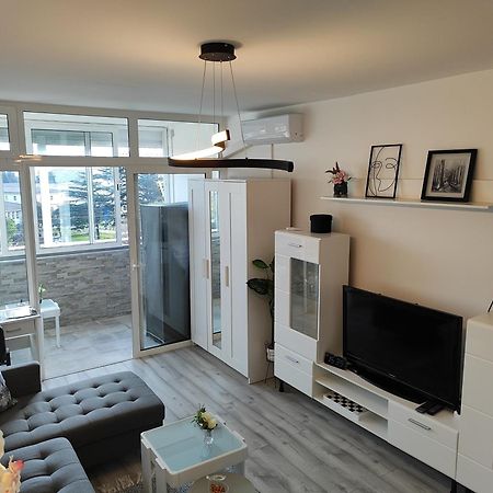 Apartment Zara With Garage Exterior foto